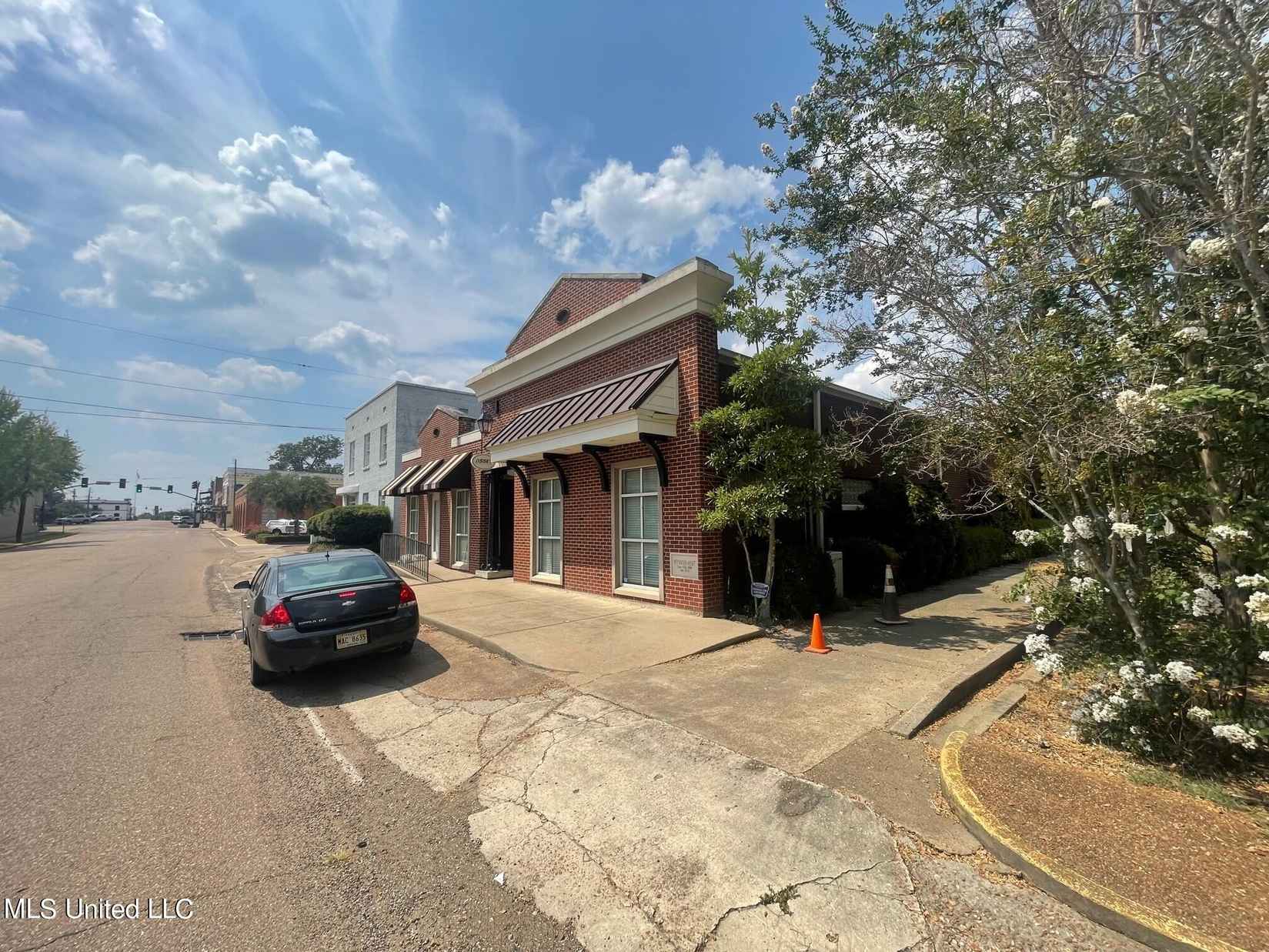 151 E Ctr St  