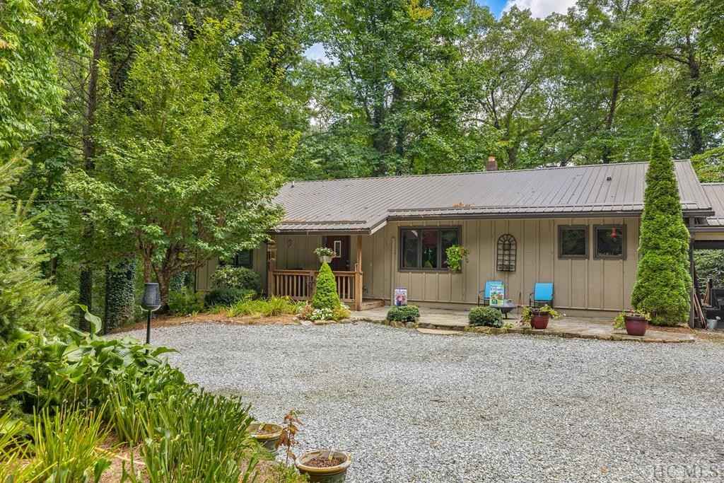6 Spring Vly Rd  