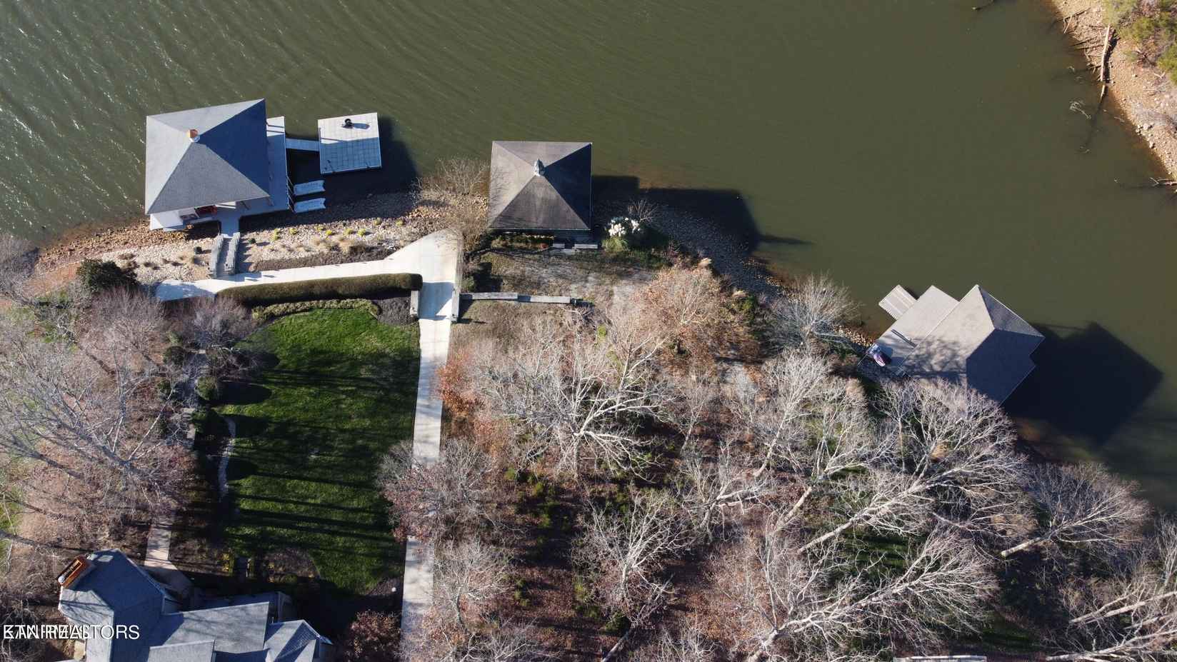 927 Windridge Rd  