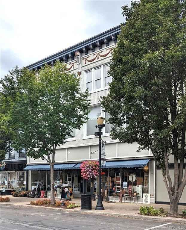 209 E Main St  