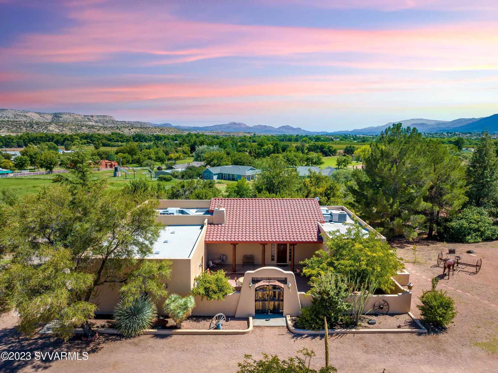 425 W Mesa Ln  