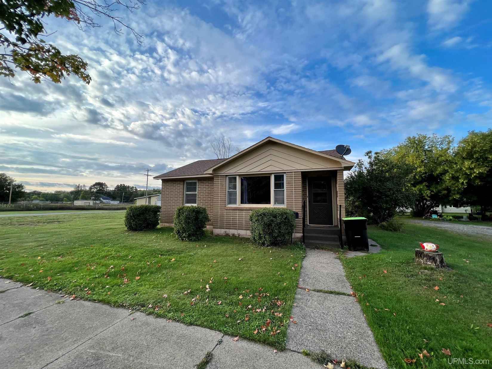820 W Cayuga  