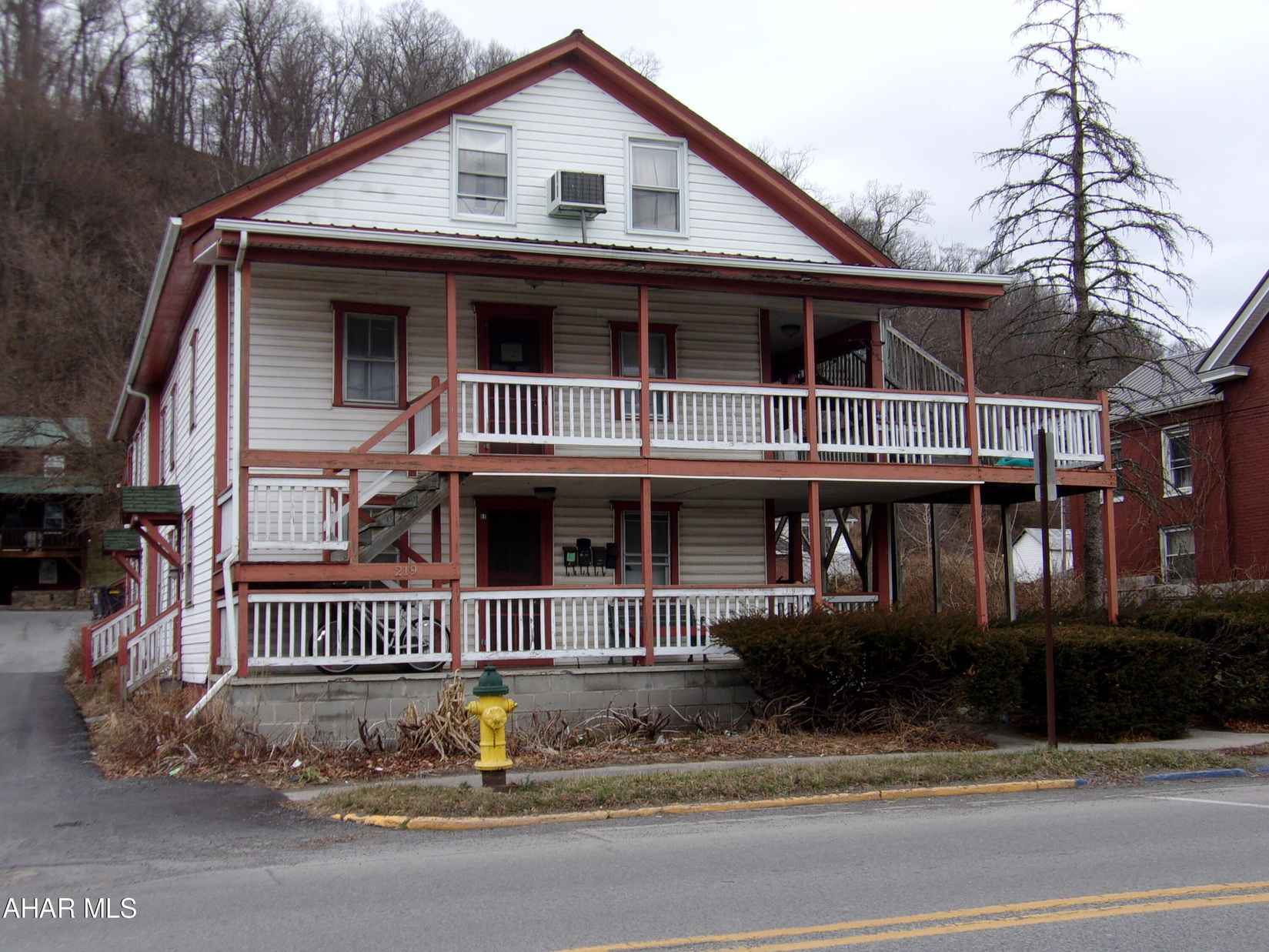 219 W Main St  