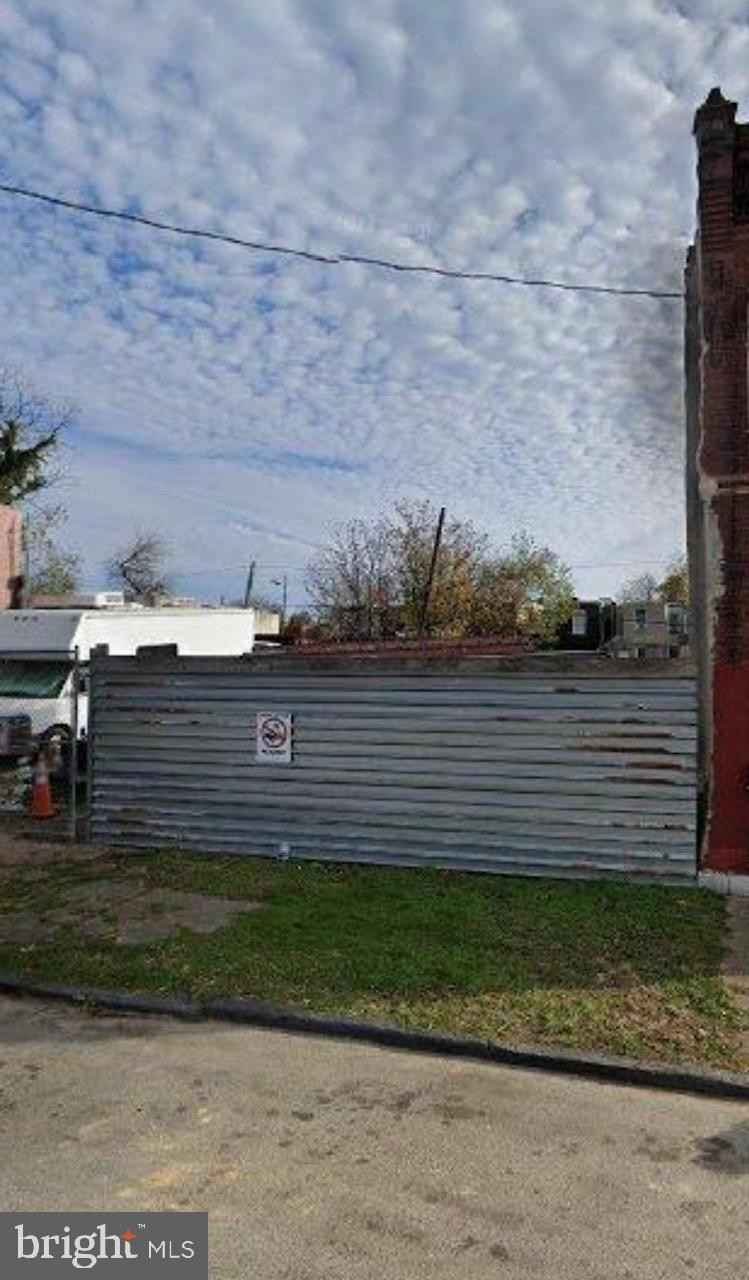 911 N 47TH St  