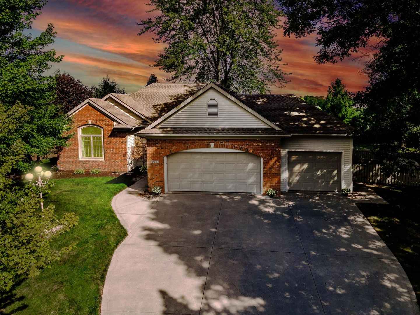 2204 Shady Ln  