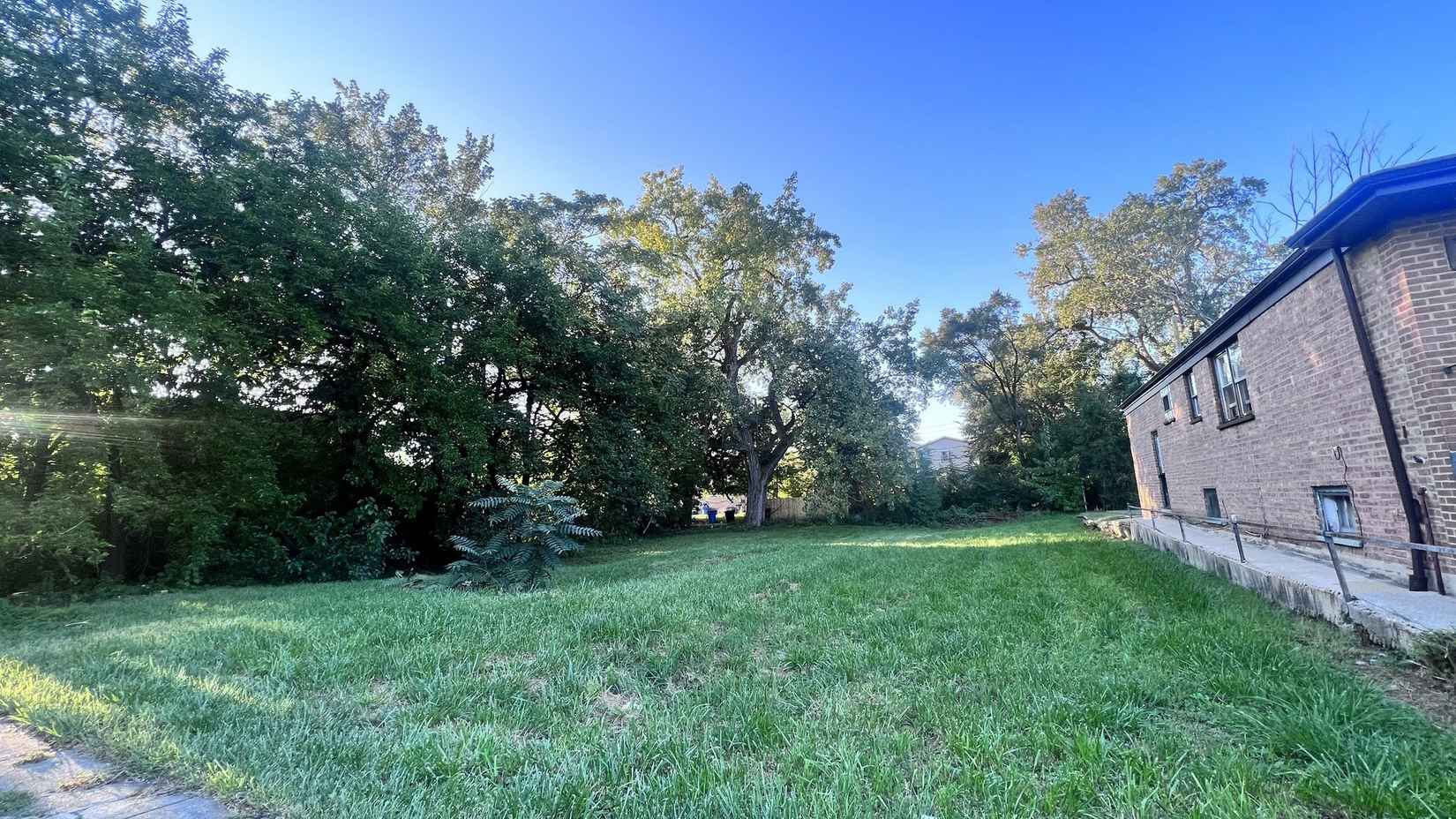 326 W 105th Pl  