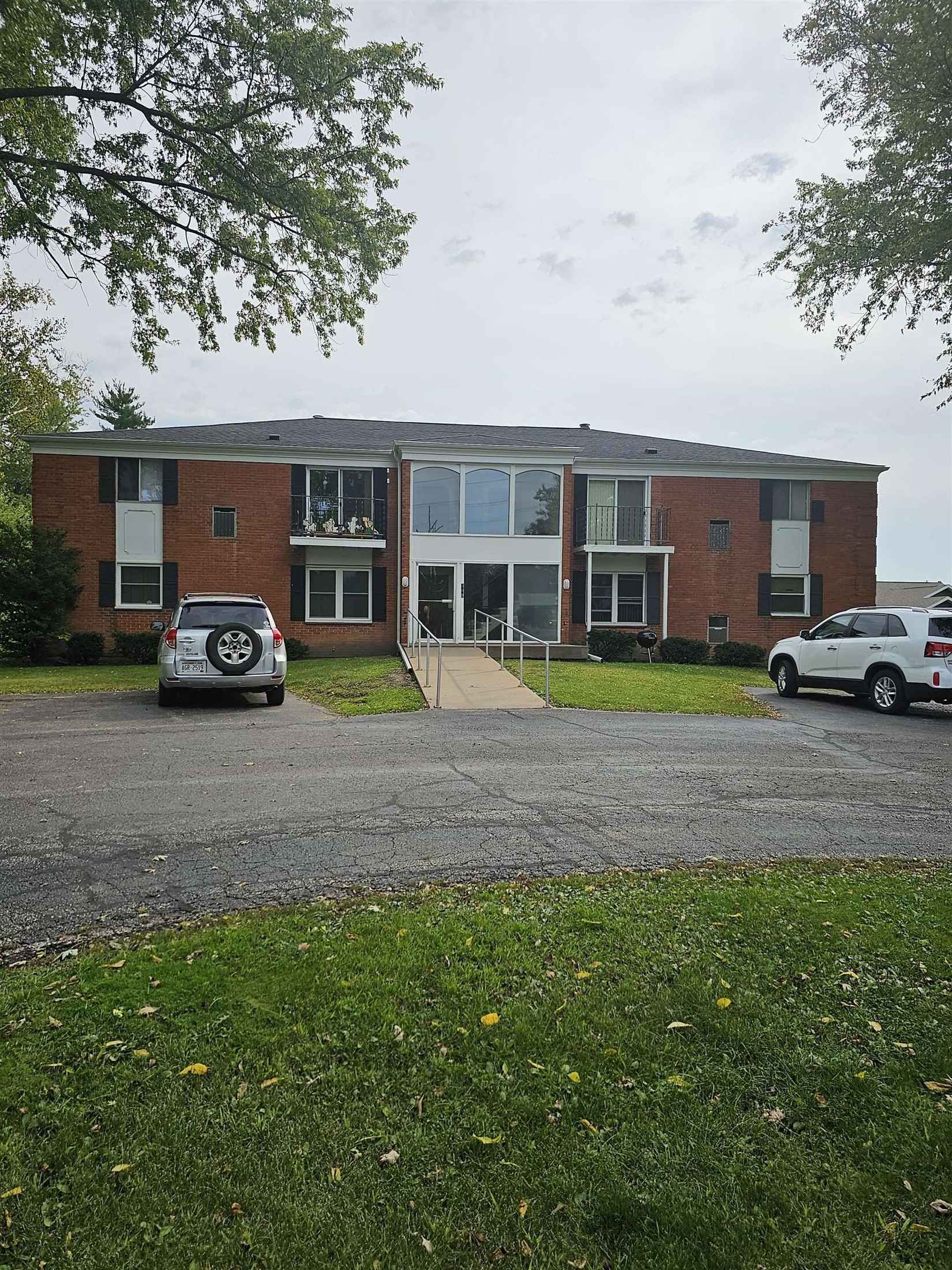 809 E Elm St  