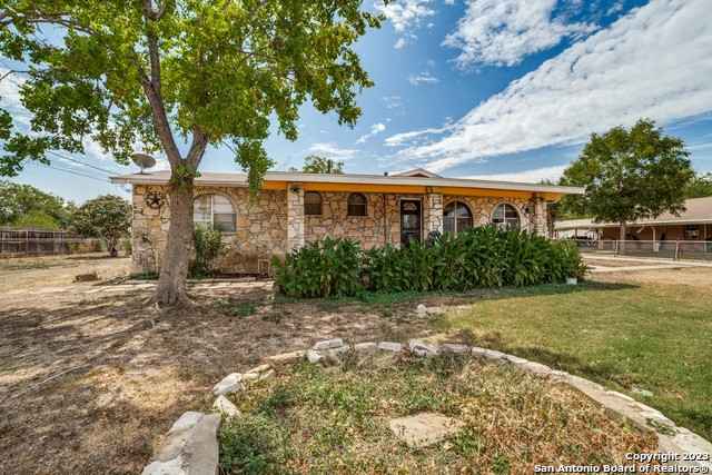 606 W Baetz Blvd  