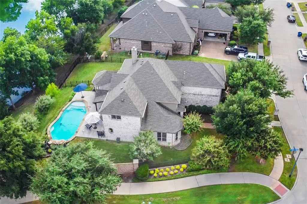 301 PARKE Lk DR  