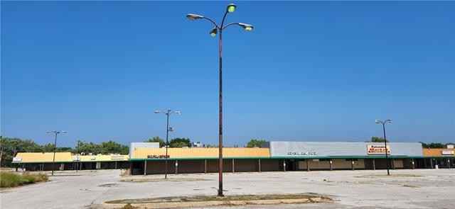 8202-8450 E Bannister Rd  