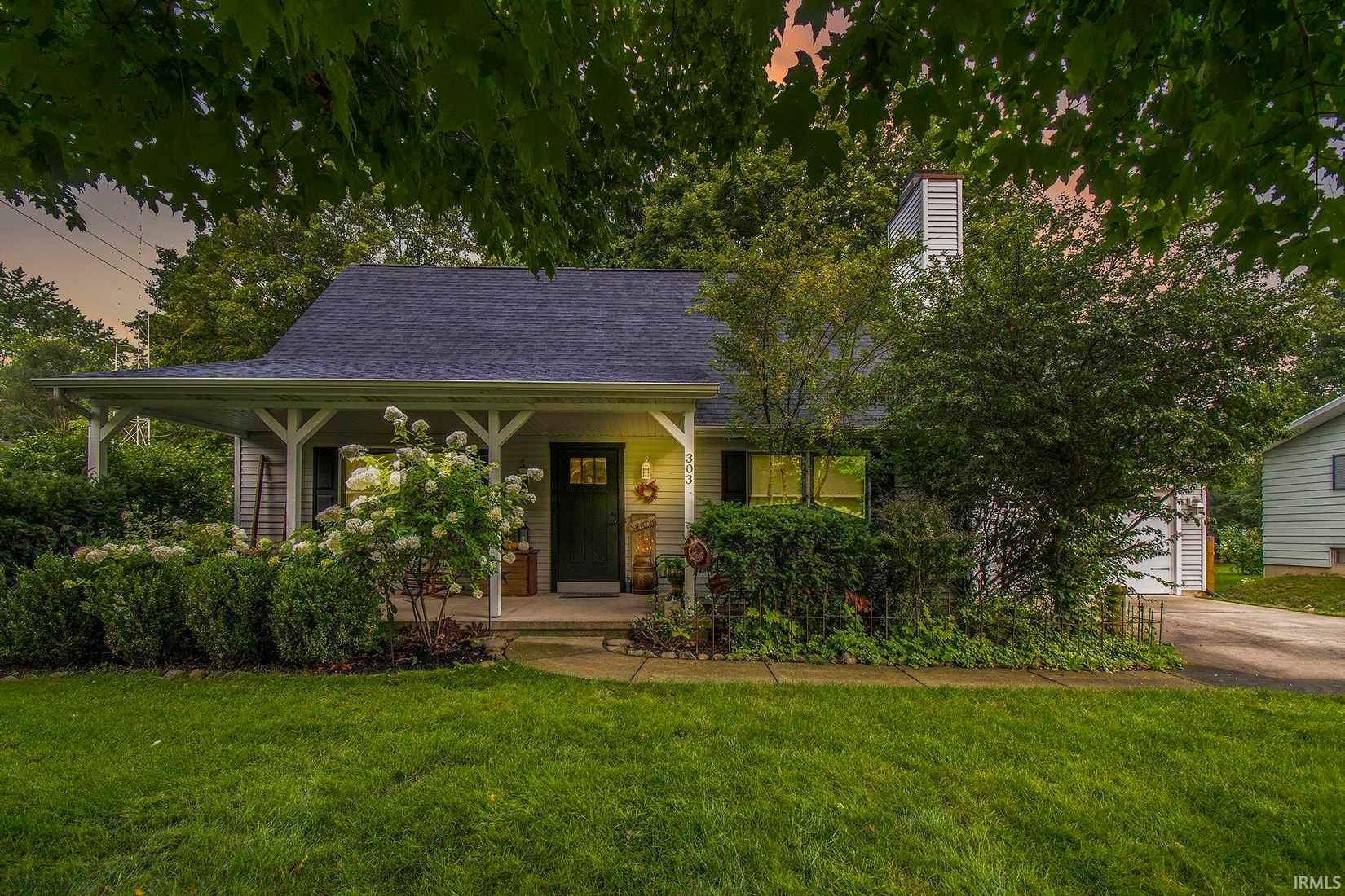 303 Bluebird Ln  