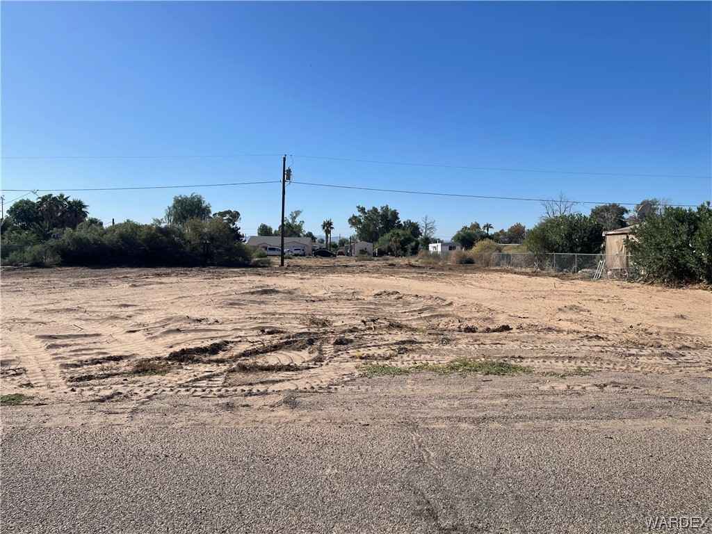 2208 E Cabot Dr  