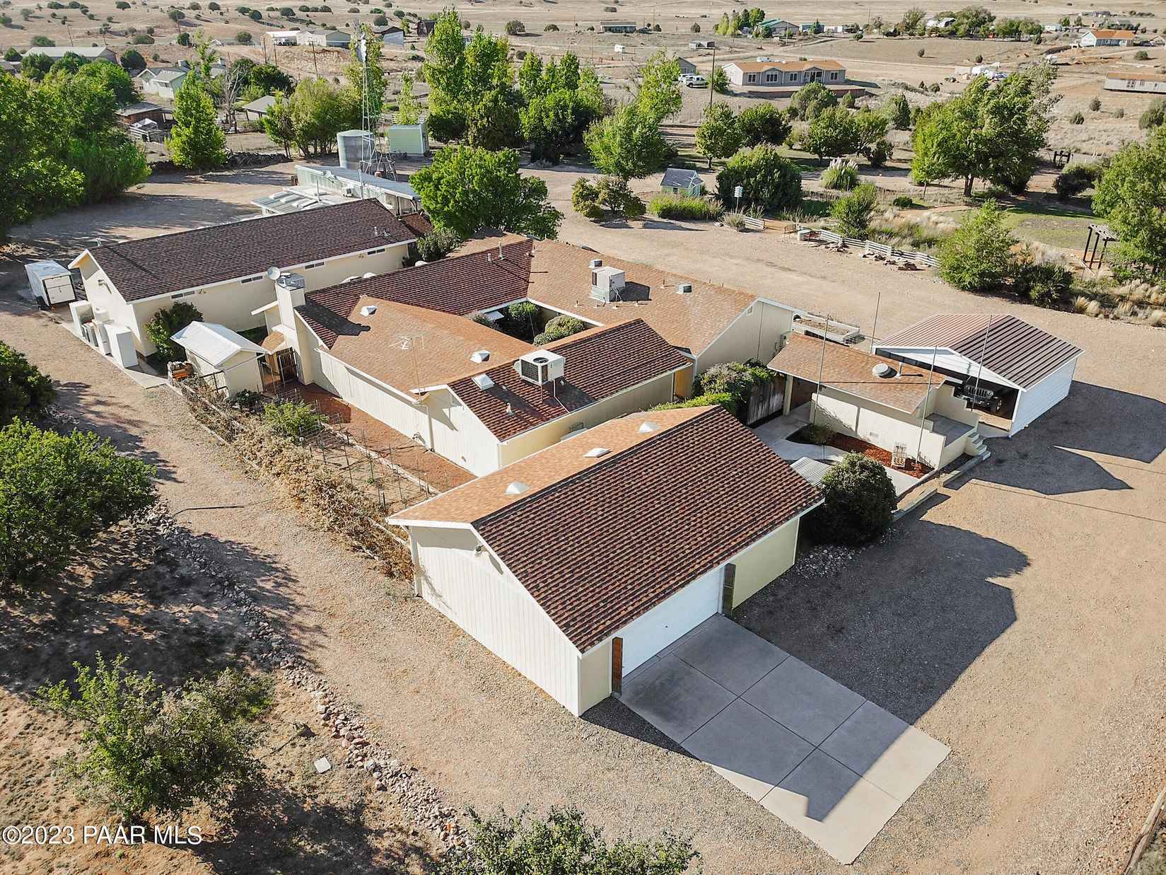 805 W Little Rnch Rd  
