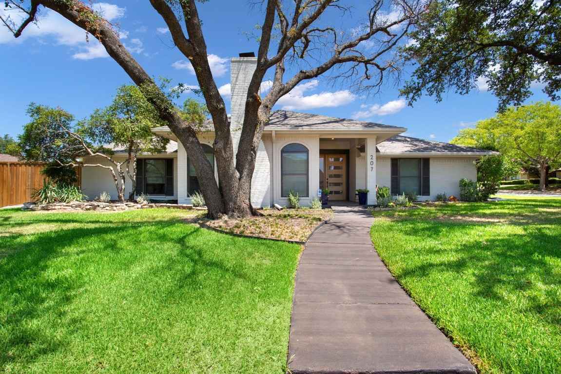 207 Carnoustie Dr  