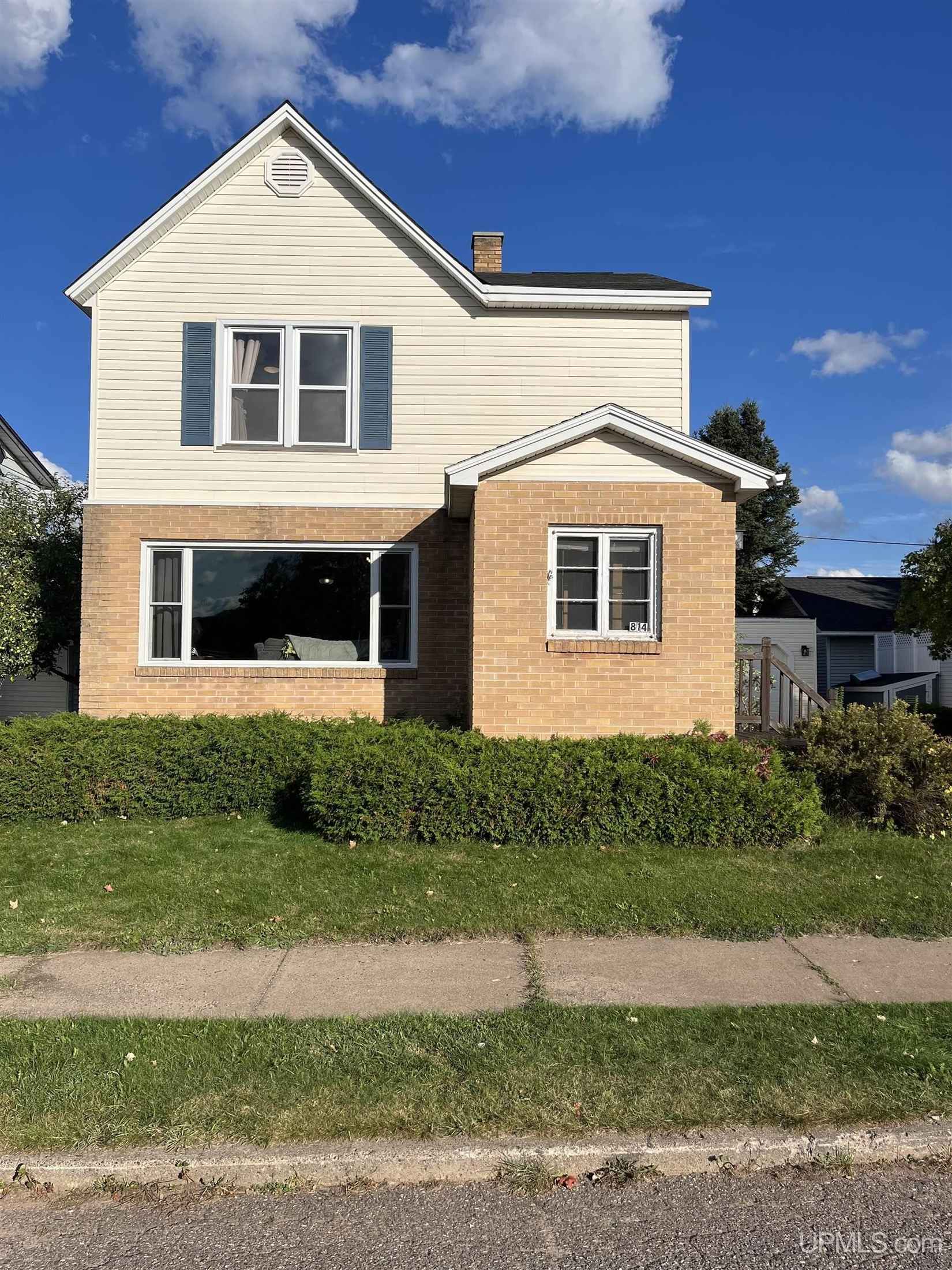 814 N Maple  