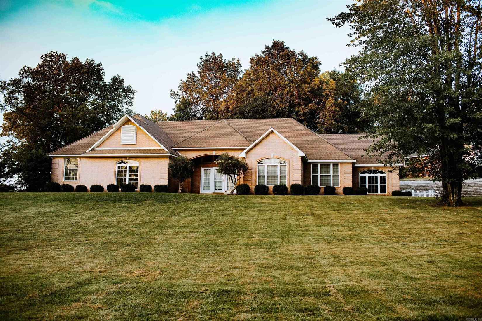 2121 Lakewood Dr  