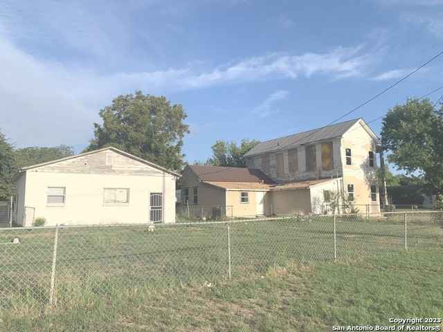 515 E French St  