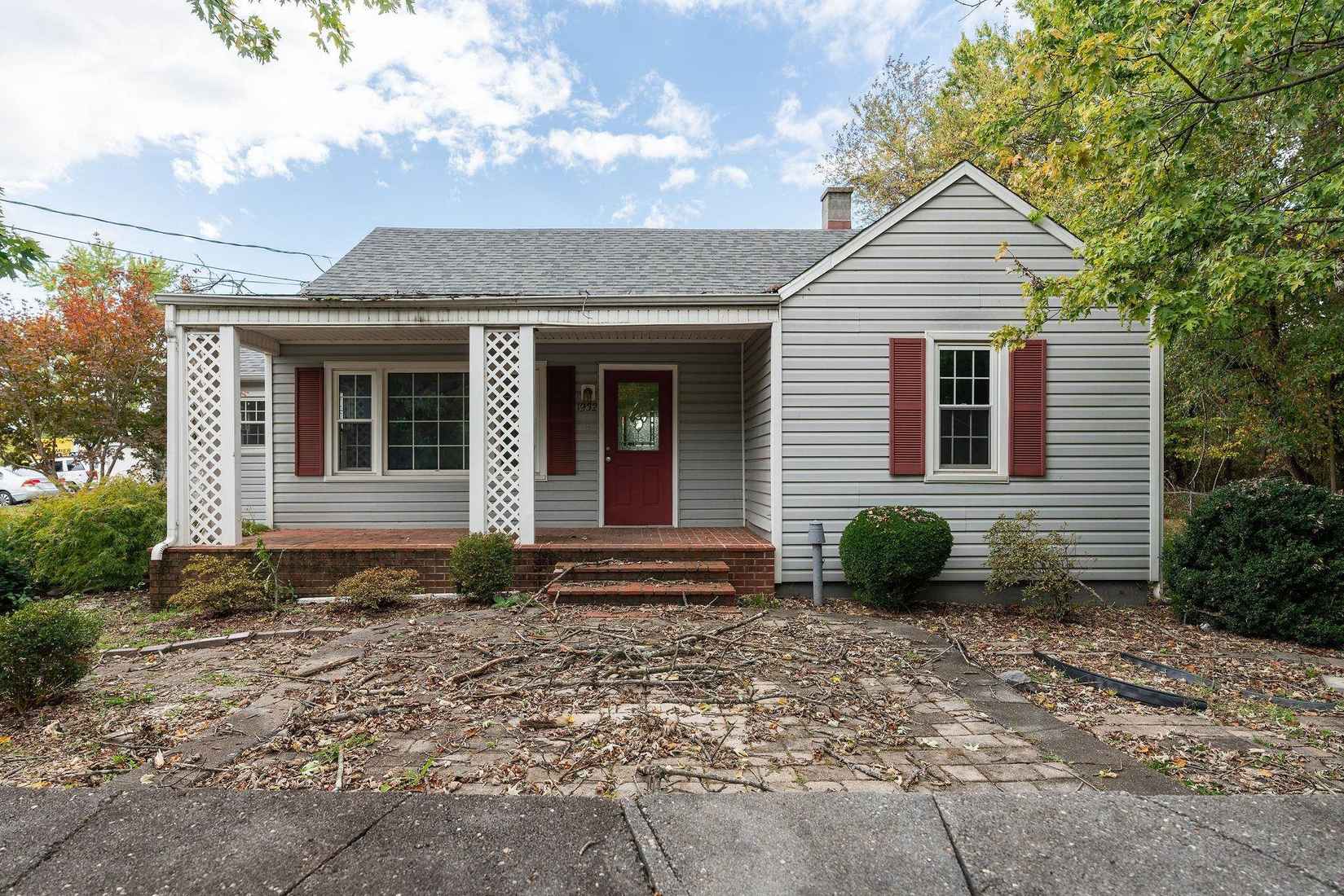 1932 1930 SPRINGHILL RD  