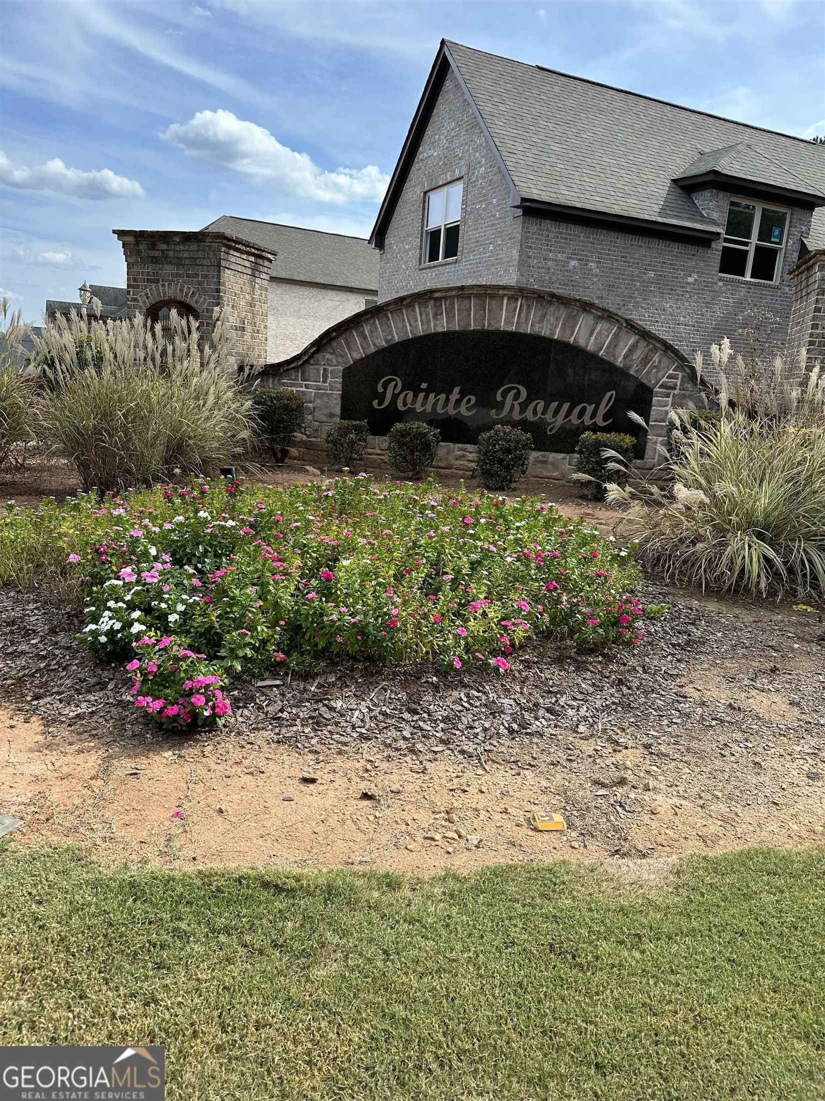 2532 NE Pattington Way NE  