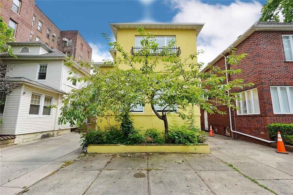 1006 Ave J  