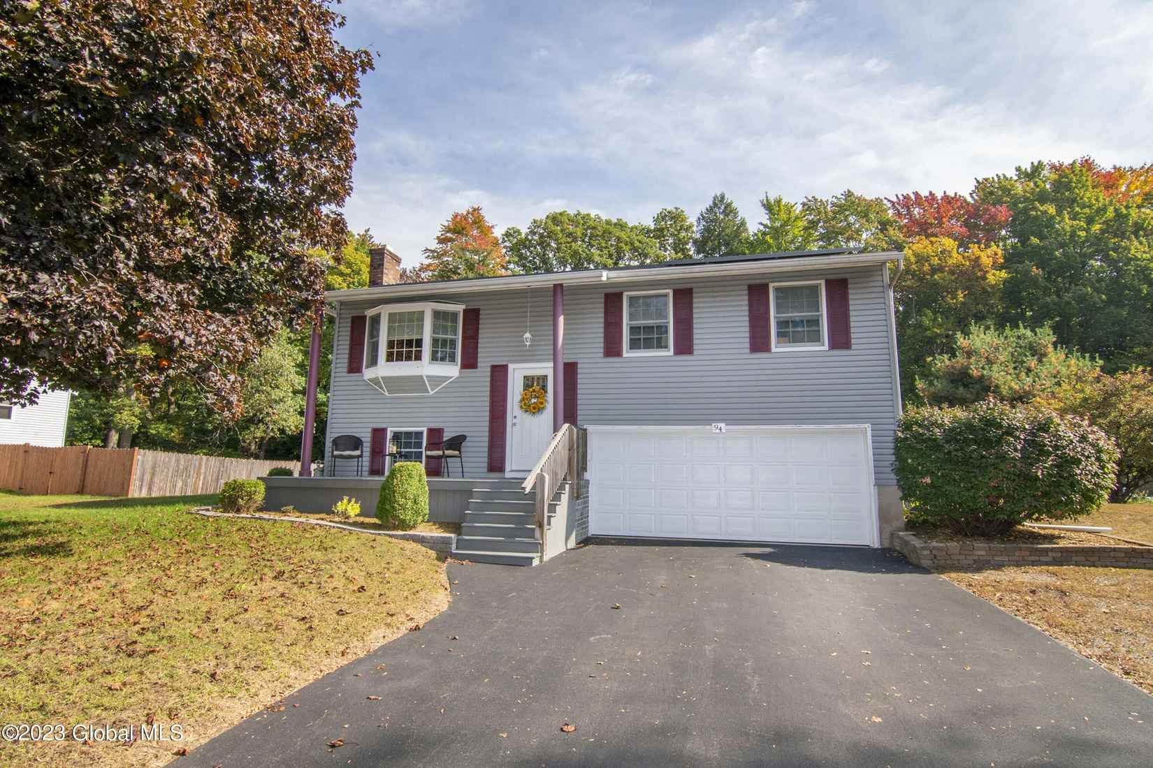 94 Quevic Dr  