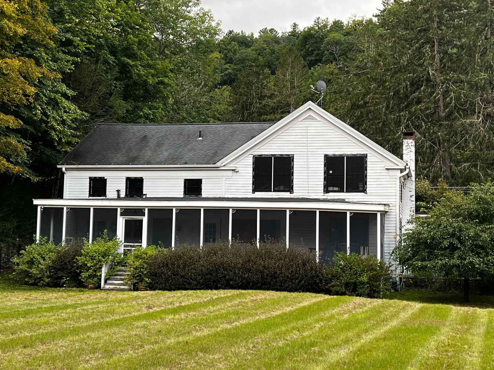 28 White Holw Rd  