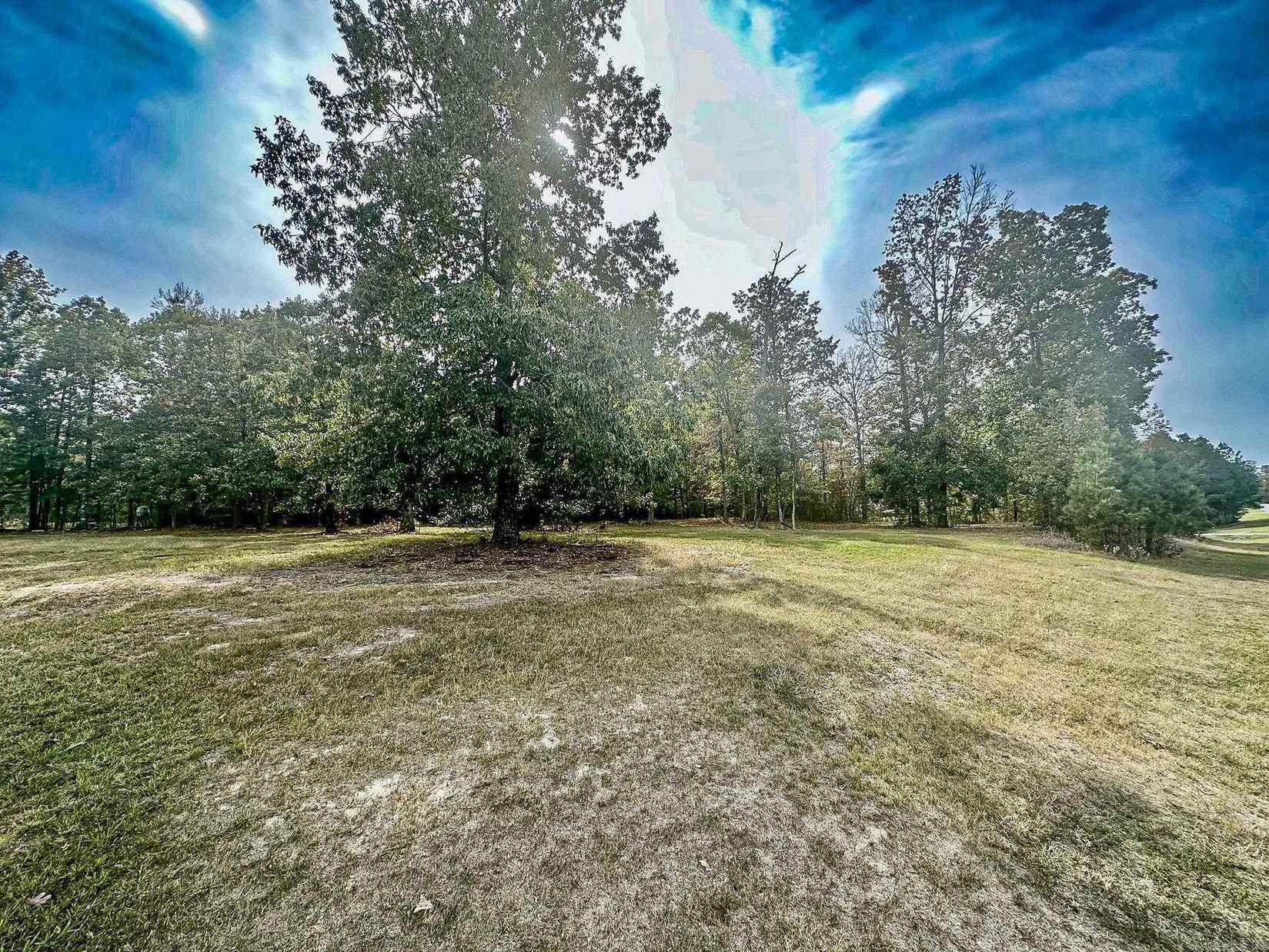 136 W Little Ln  