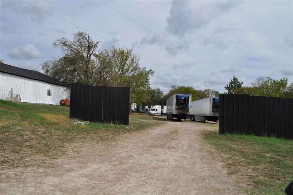 302 S INTERSTATE 35 RD  