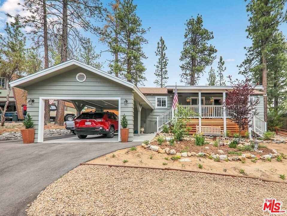 1241 Redwood Dr  