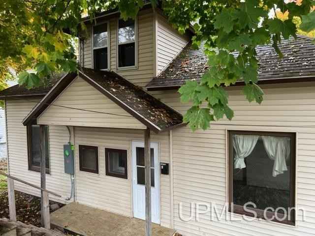 108 W Douglass  