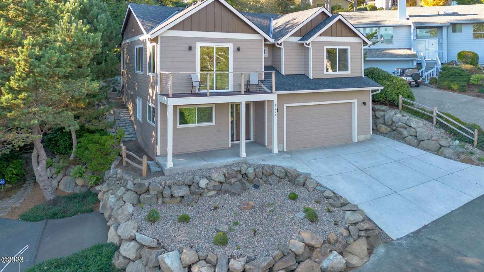1227 NE Lakewood  
