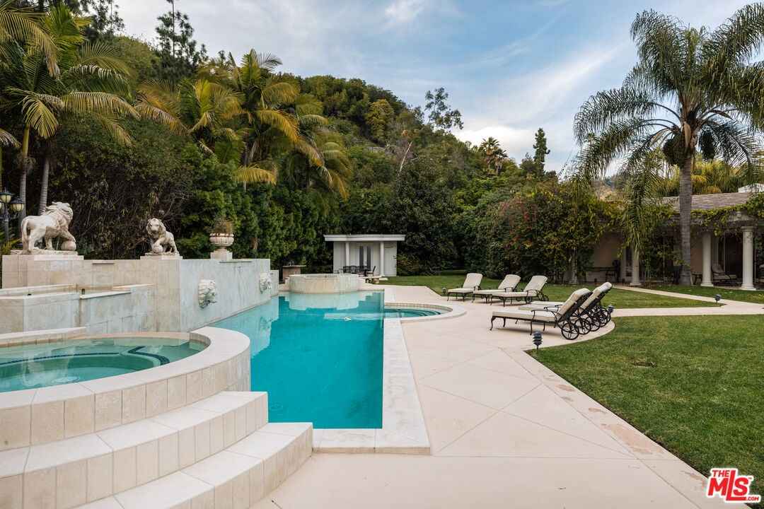 917 Loma Vis Dr  