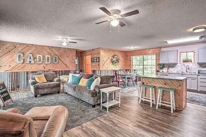 1037 Pine Is Rd  