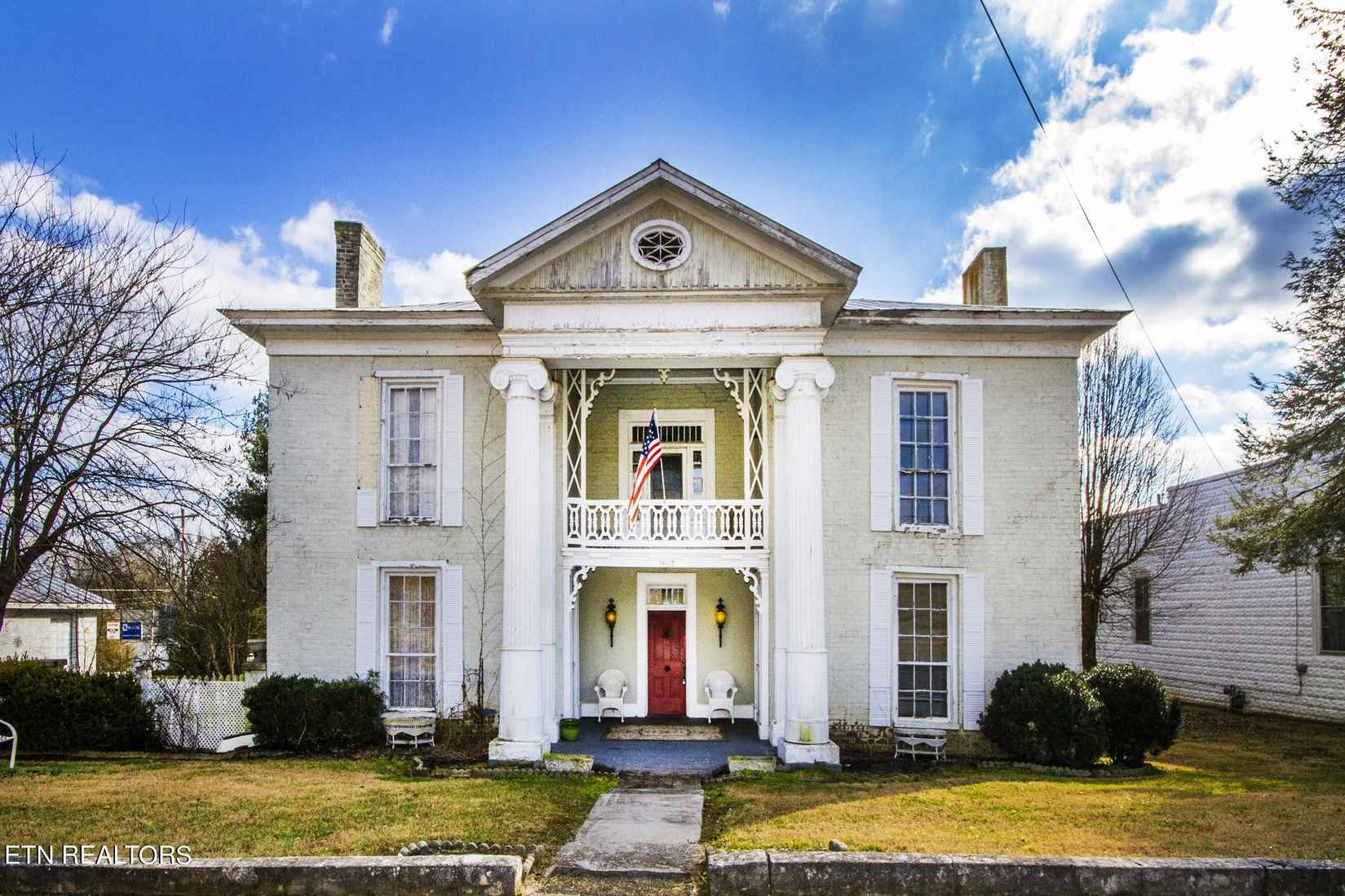 1607 Depot St  