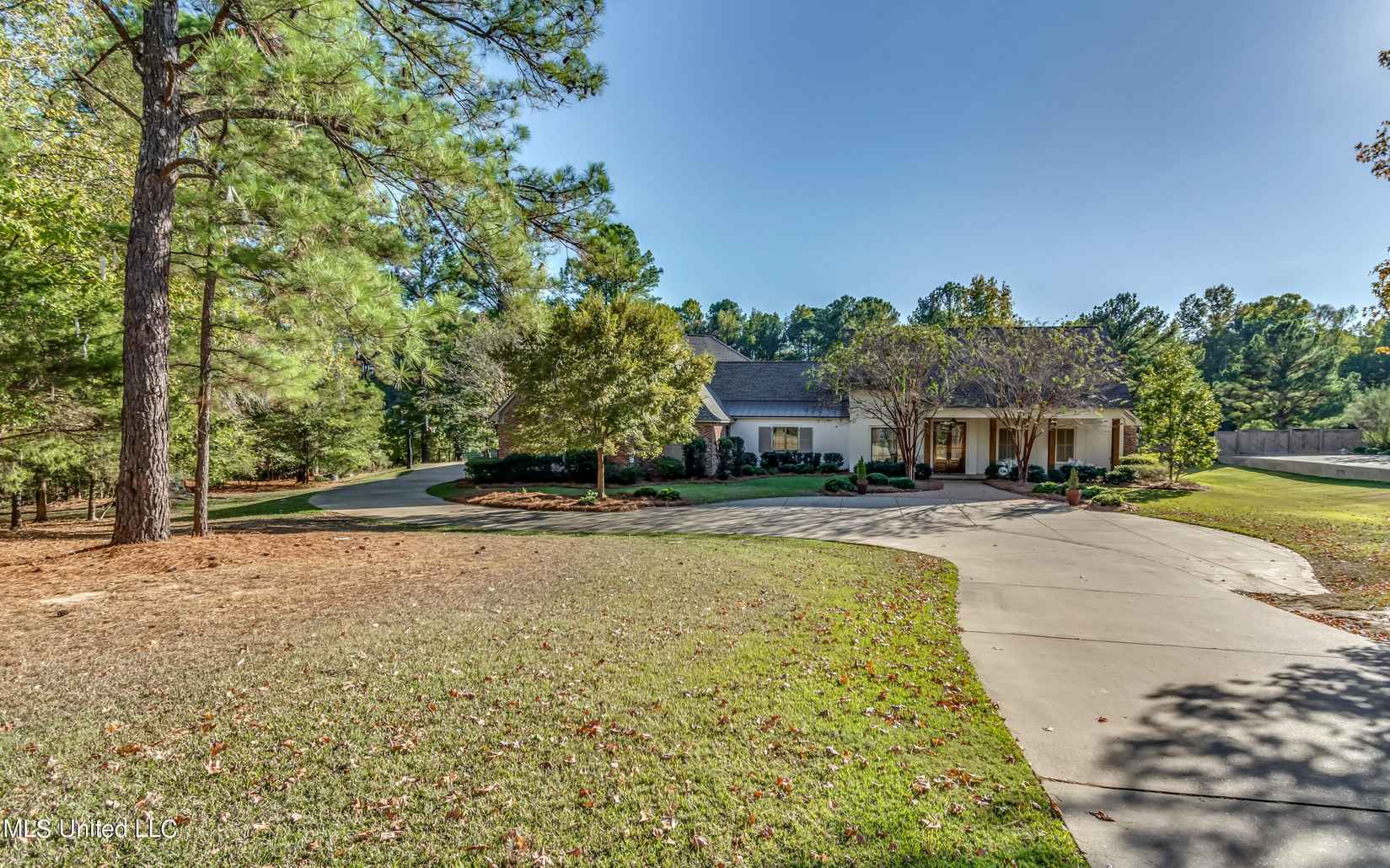 235 Hidden Oaks Dr Dr  