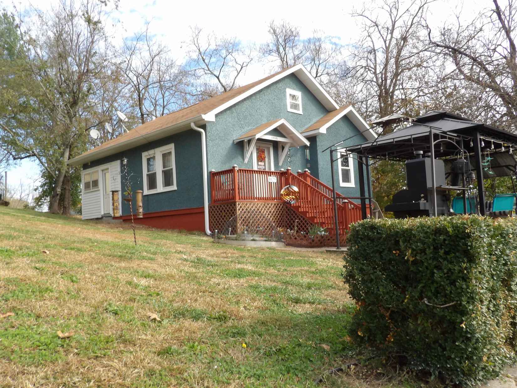 1025 Woodland  