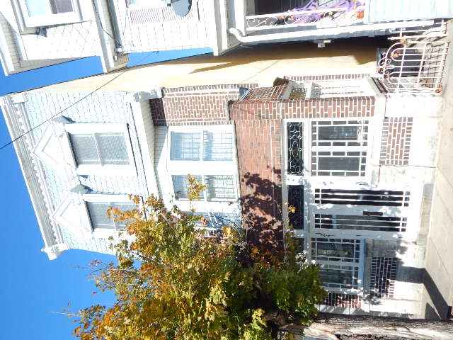241 W 3rd St  