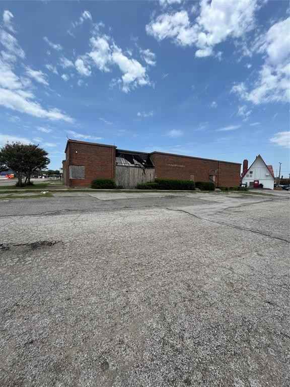 3304 W Camp wisdom Rd W  