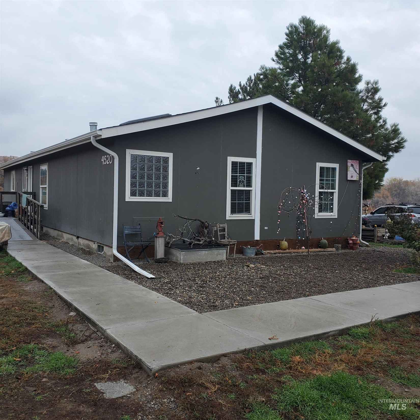 4520 Hwy 201  