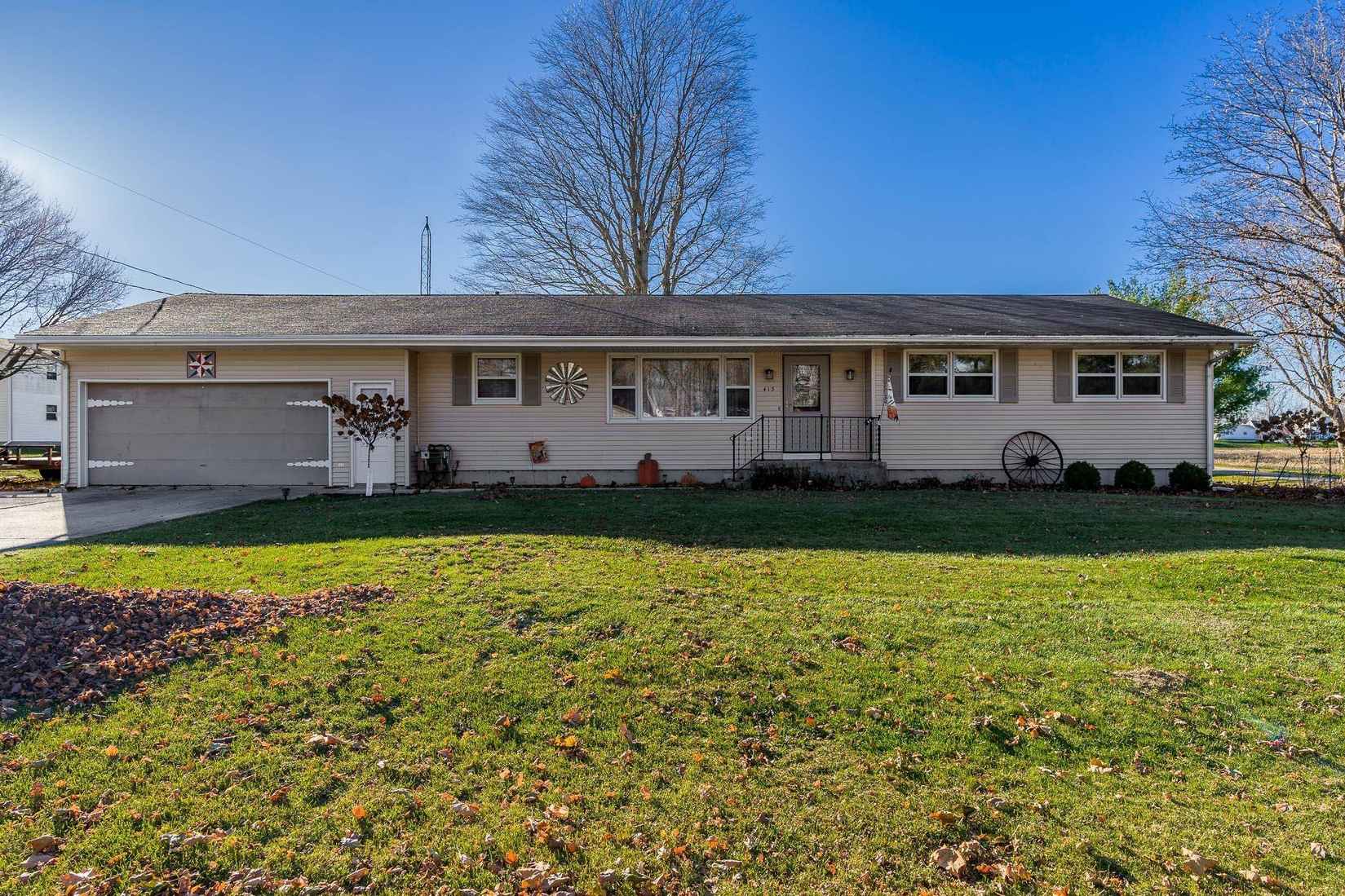 413 W Davis  
