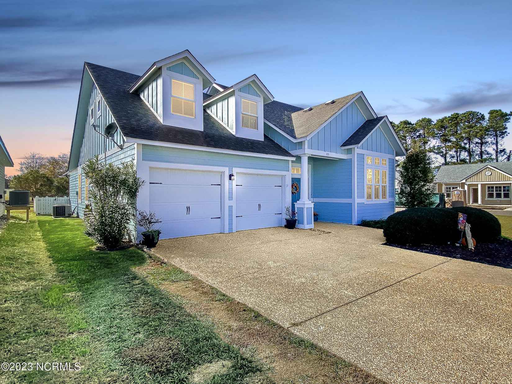 105 Yacht Club Ln N  