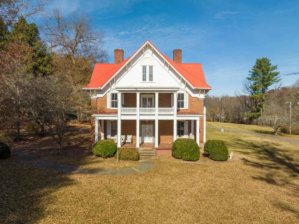 387 NE Main St  