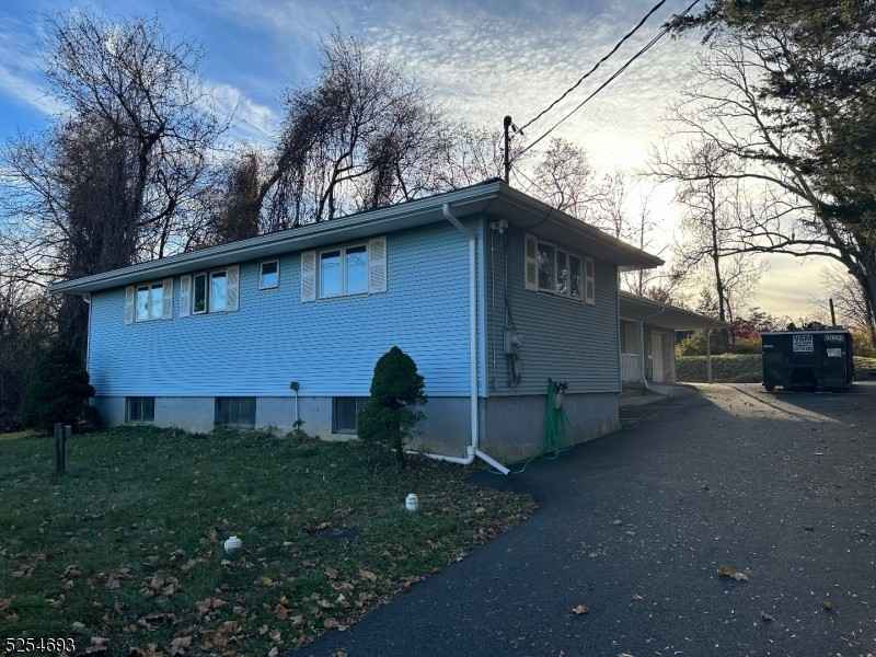 886 Old Chester Rd  