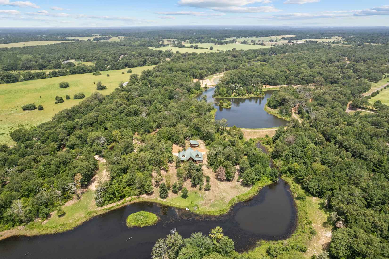 3 Lakeside Dr  