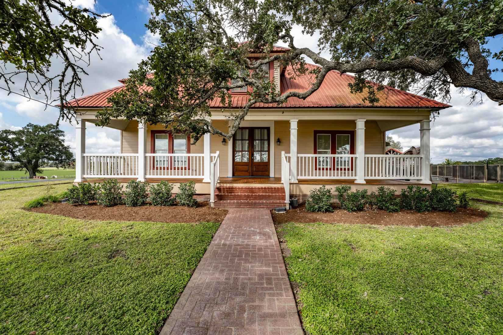 2610 North Farm to Market 609  