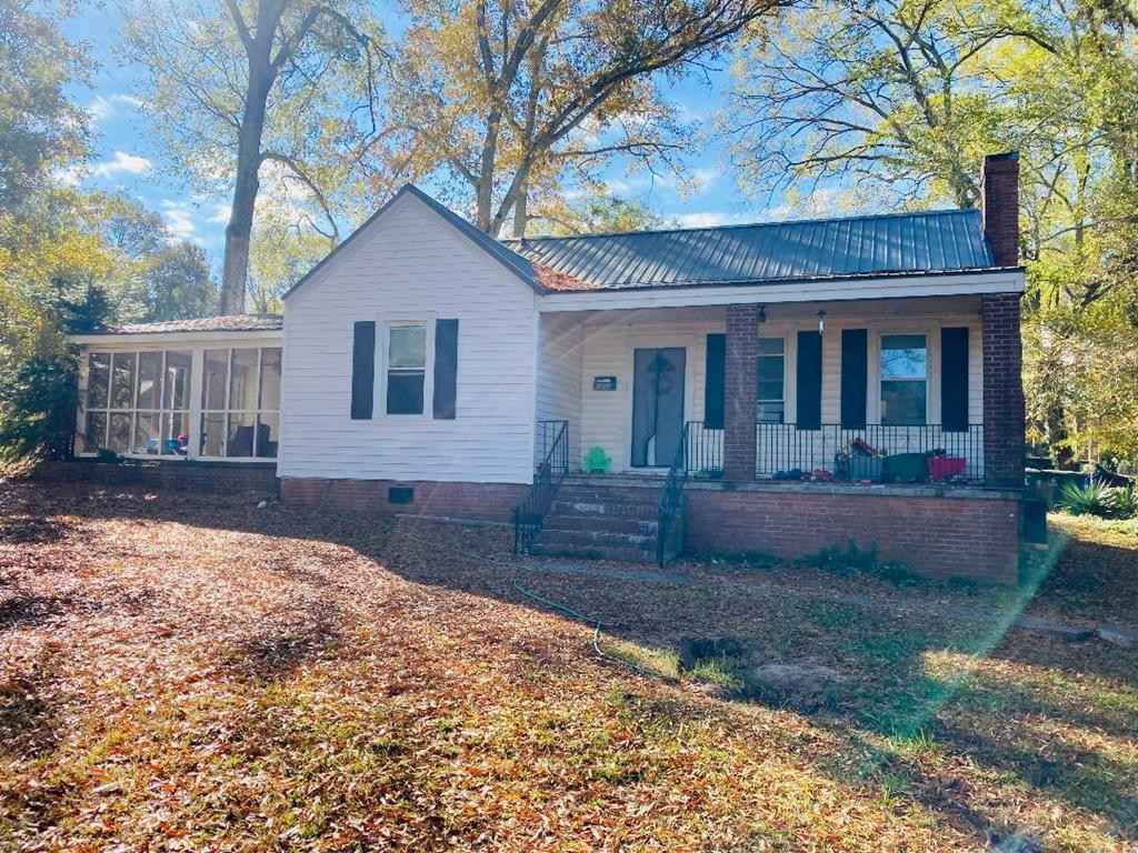 1303 N Main St  