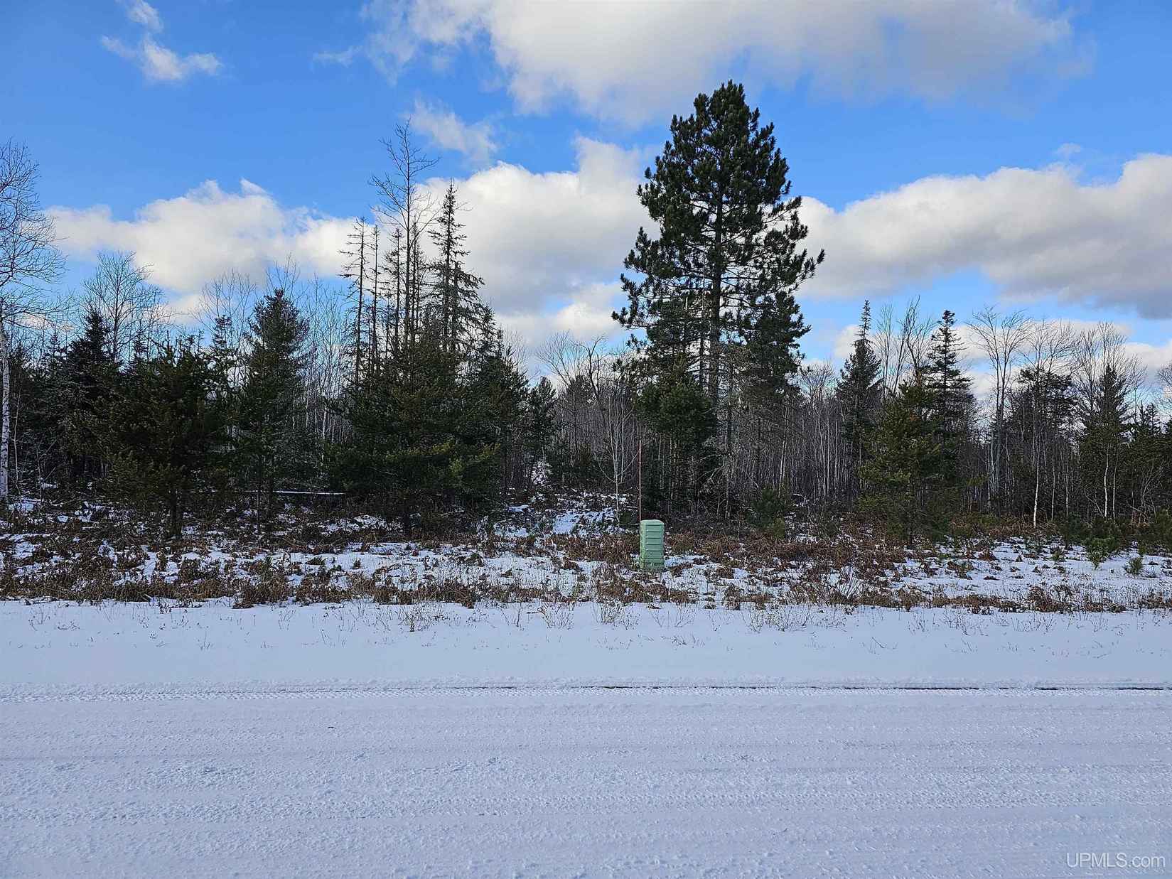 Unit Unit 17 18 N Greenwood Lk  
