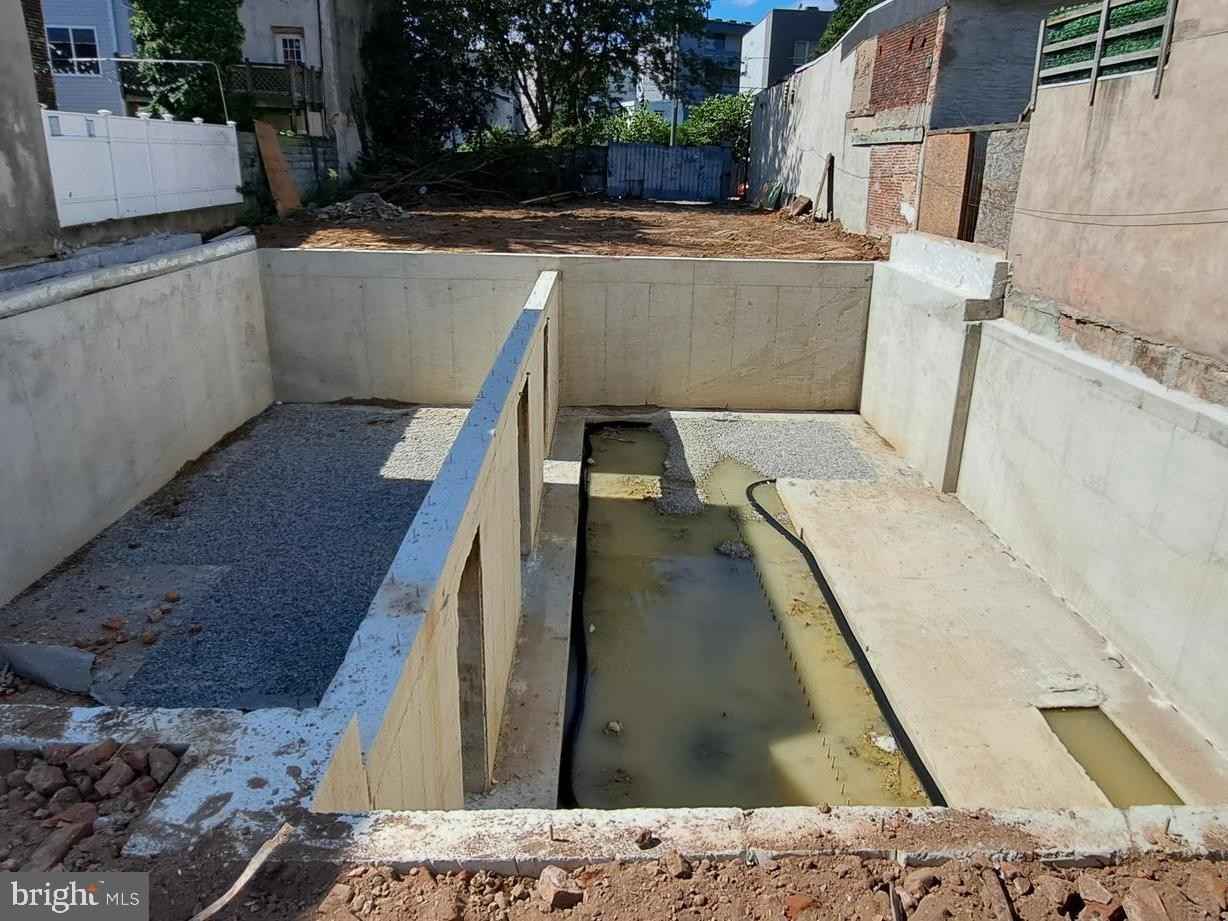 1514-18 N AMERICAN St  