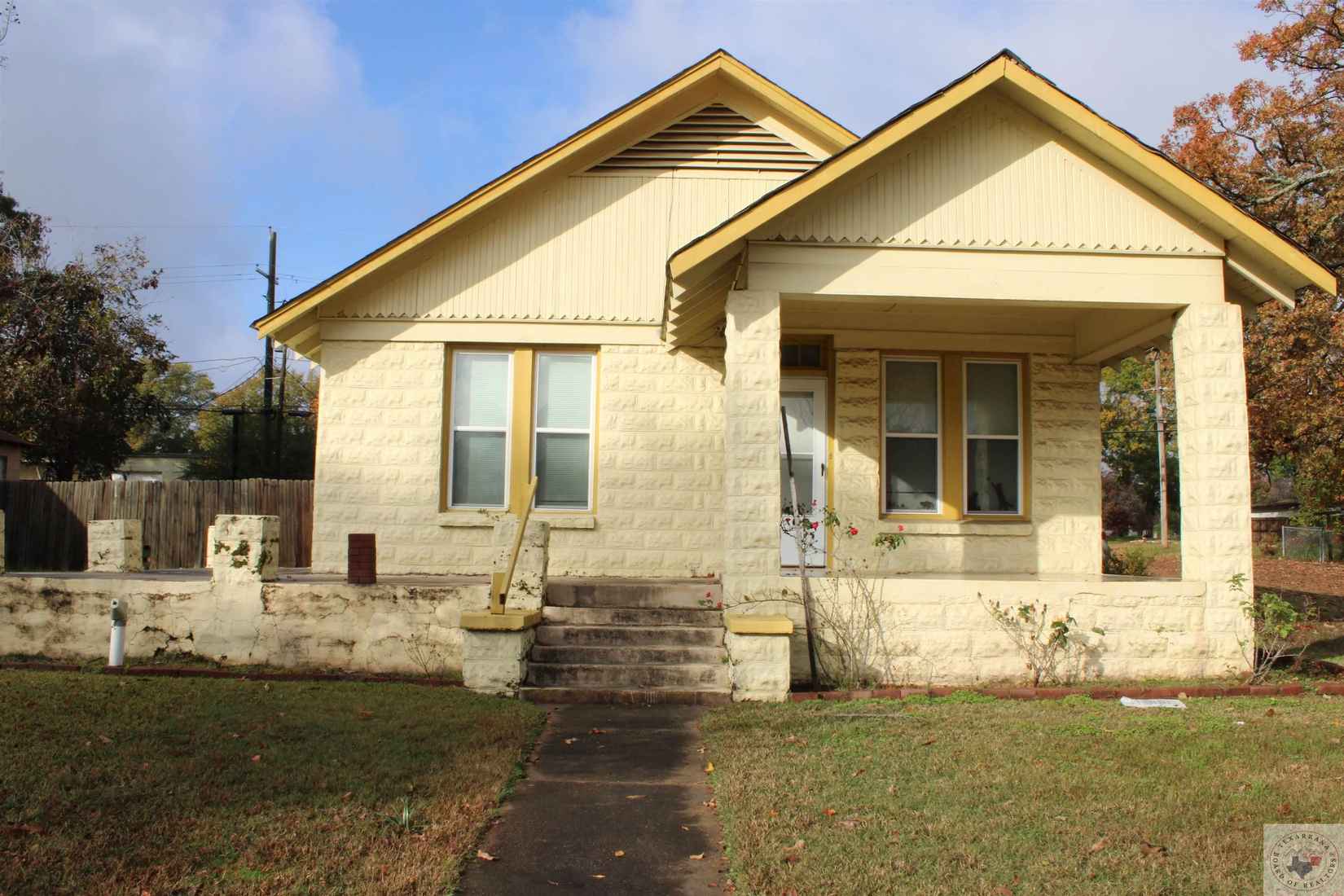 2921 Pecan St  