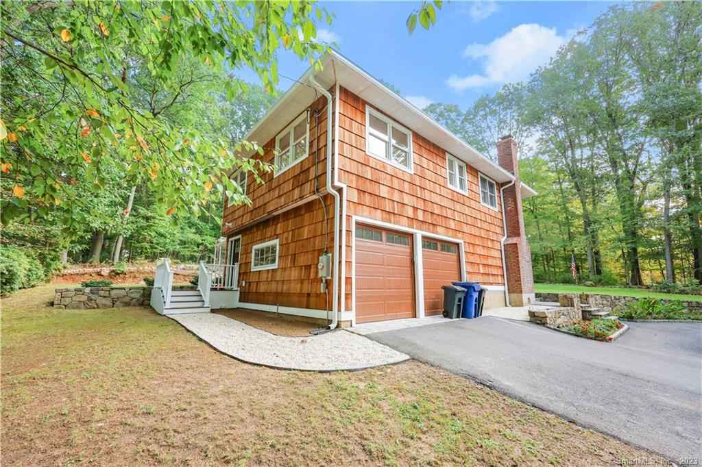 16 Red Oak Ln  